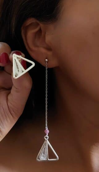 A bEAUTIFUL HANDAMDE TRIANGLE FILLGRIE EARRING