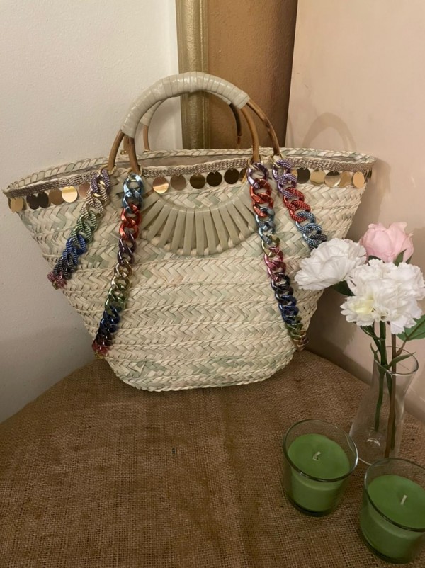 Straw beach bag with chains