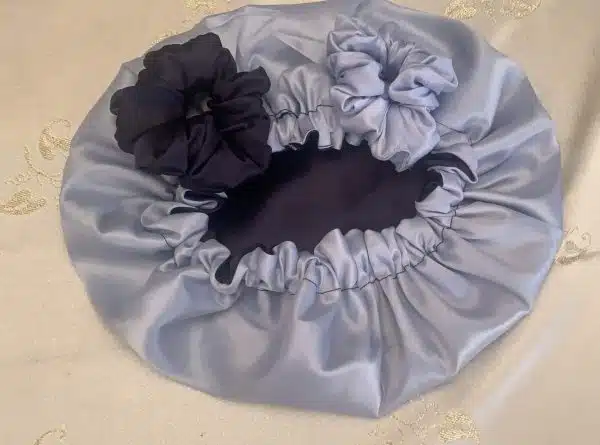 Satin bonnet set