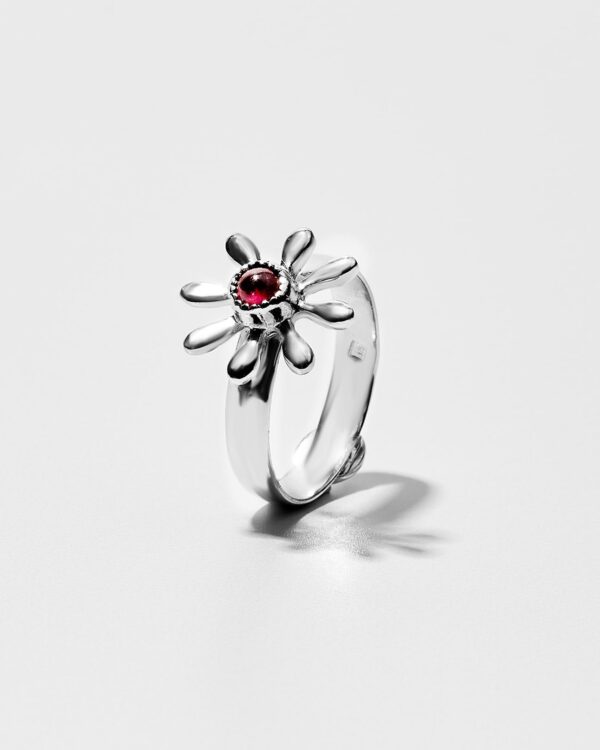 Flowery Ring With Garnet SZR242.4