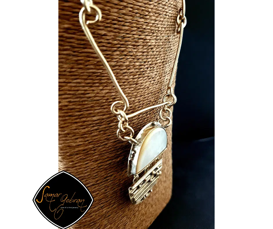 Half moon mother of pearls necklace 3 Halfmoon 3