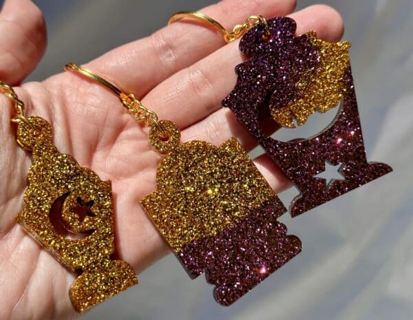 key chain fanous ramadan in gold and dark red glitter