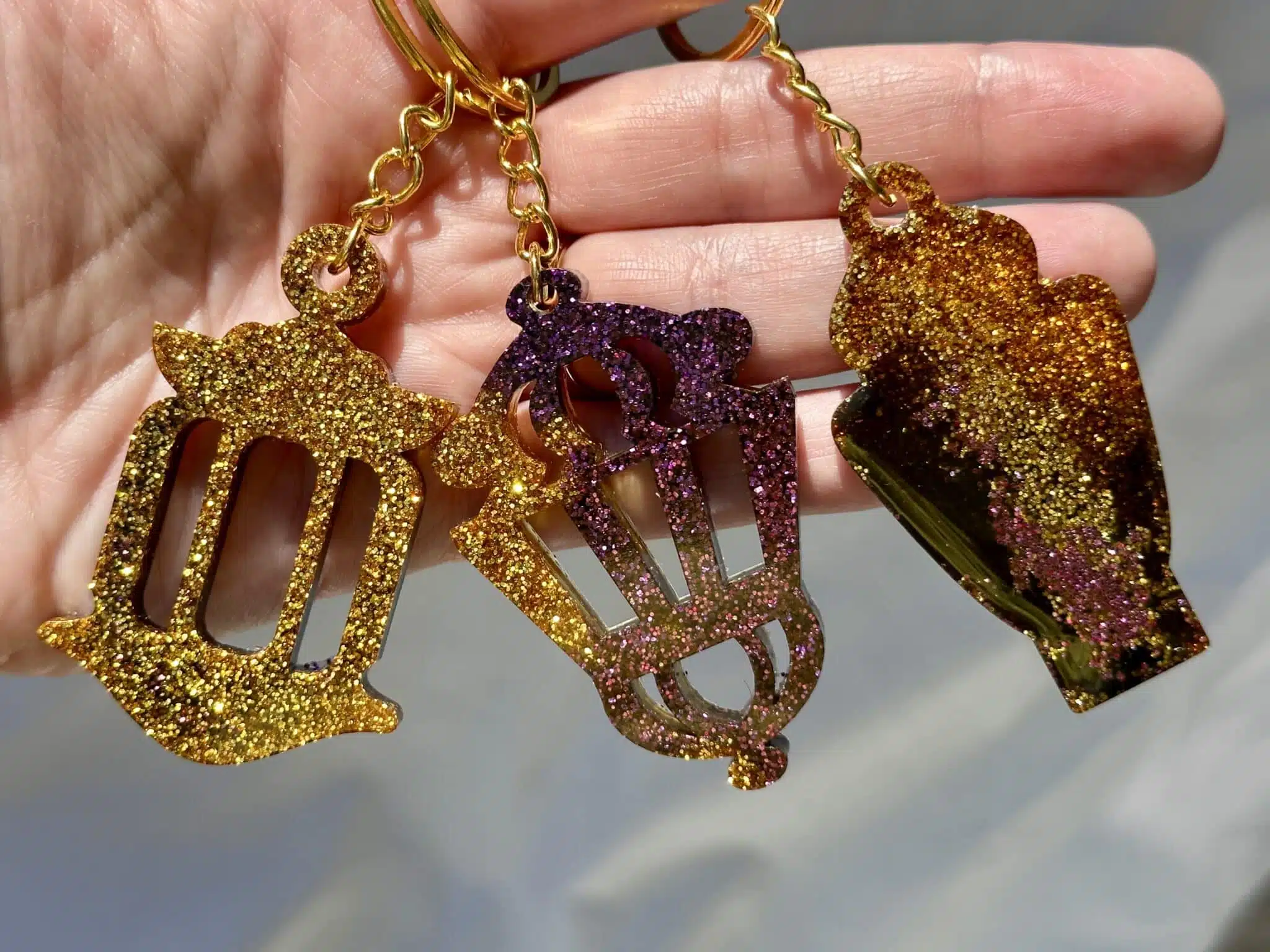 Gold-Glitter Fanous Ramadan 2 key chain fanous ramadan in gold and dark red glitter