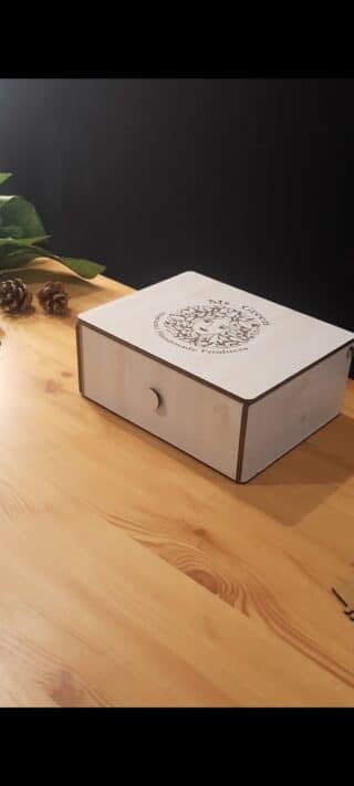 wooden box بوكس خشبي