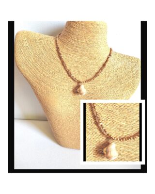 Short pearl necklace