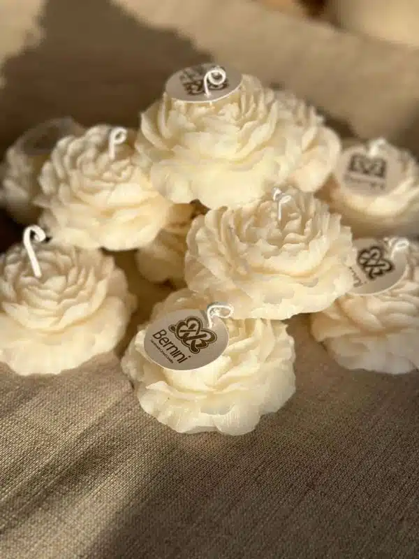 Offwhite Gory flower
