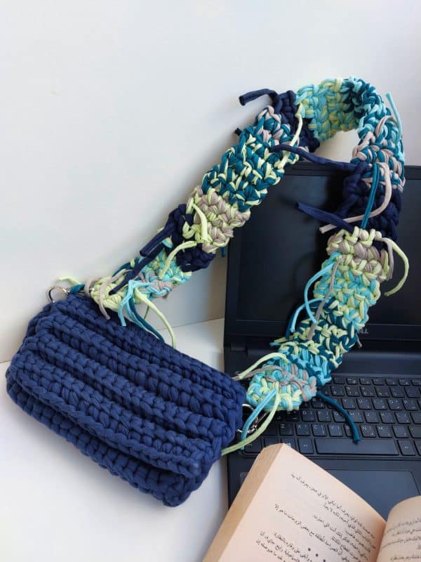 navy crochet bag scaled