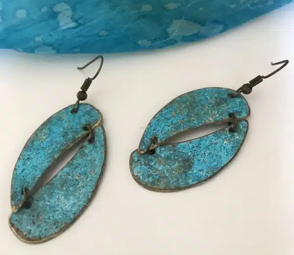 Asymmetrical bluerust earrings with hook