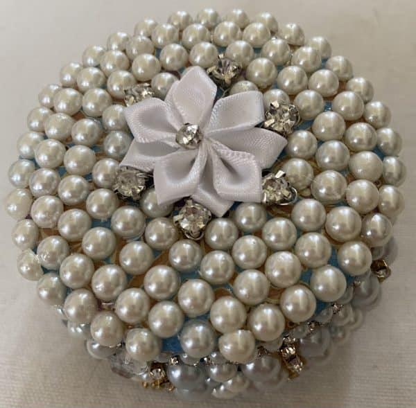 Diamond and pearls decorated scented candle