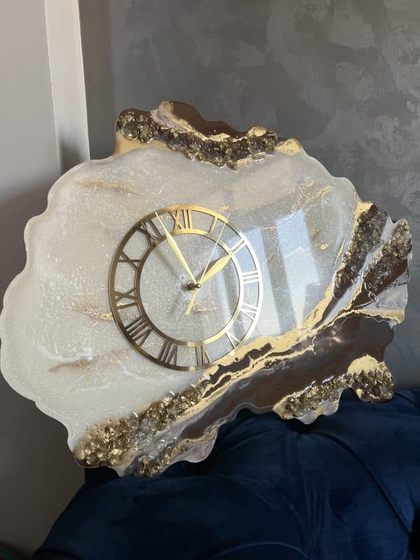 Irregular waves wall clock