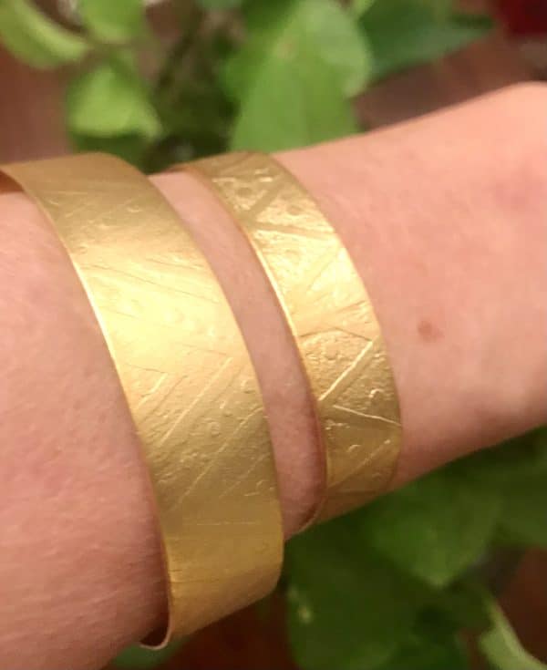 Goldplated 18 k engraved cuff