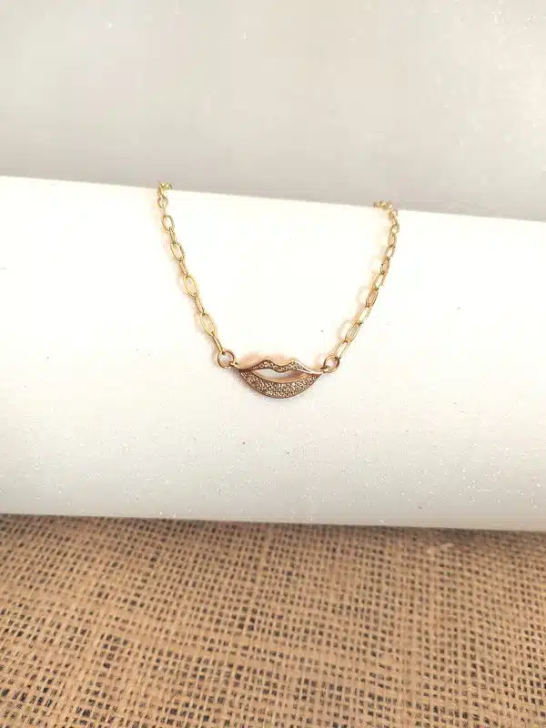 سلسلة. قصيرة مع. دلاية.طلاء.دهب