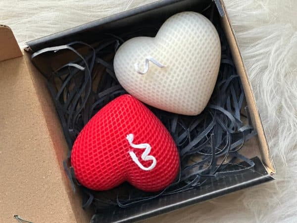 Box of two Heart candles