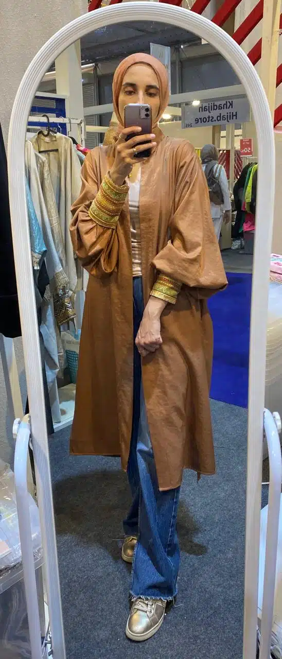 Indian kaftan with decorative cuffs 1 Indian kaftan with decorative cuffs