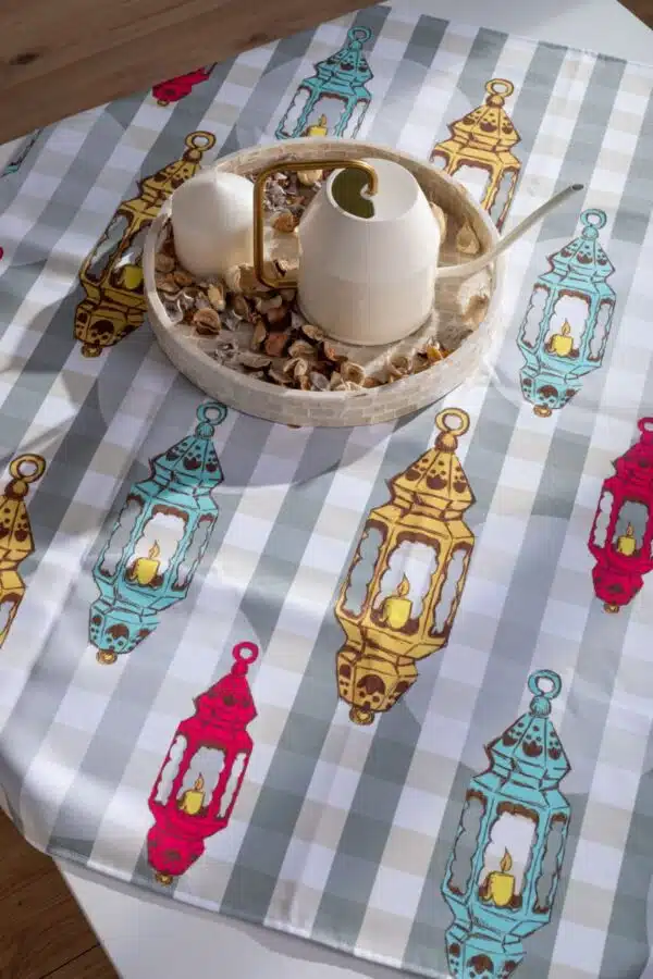  Printed Vintage Lanterns Square Table Cloth