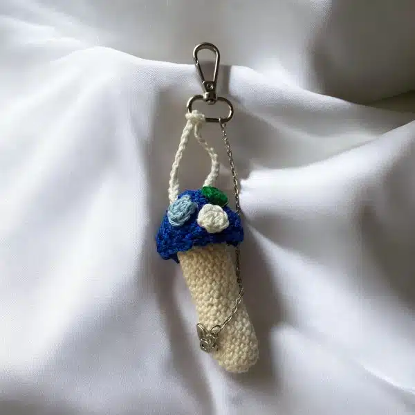 Mushroom lipblam holder