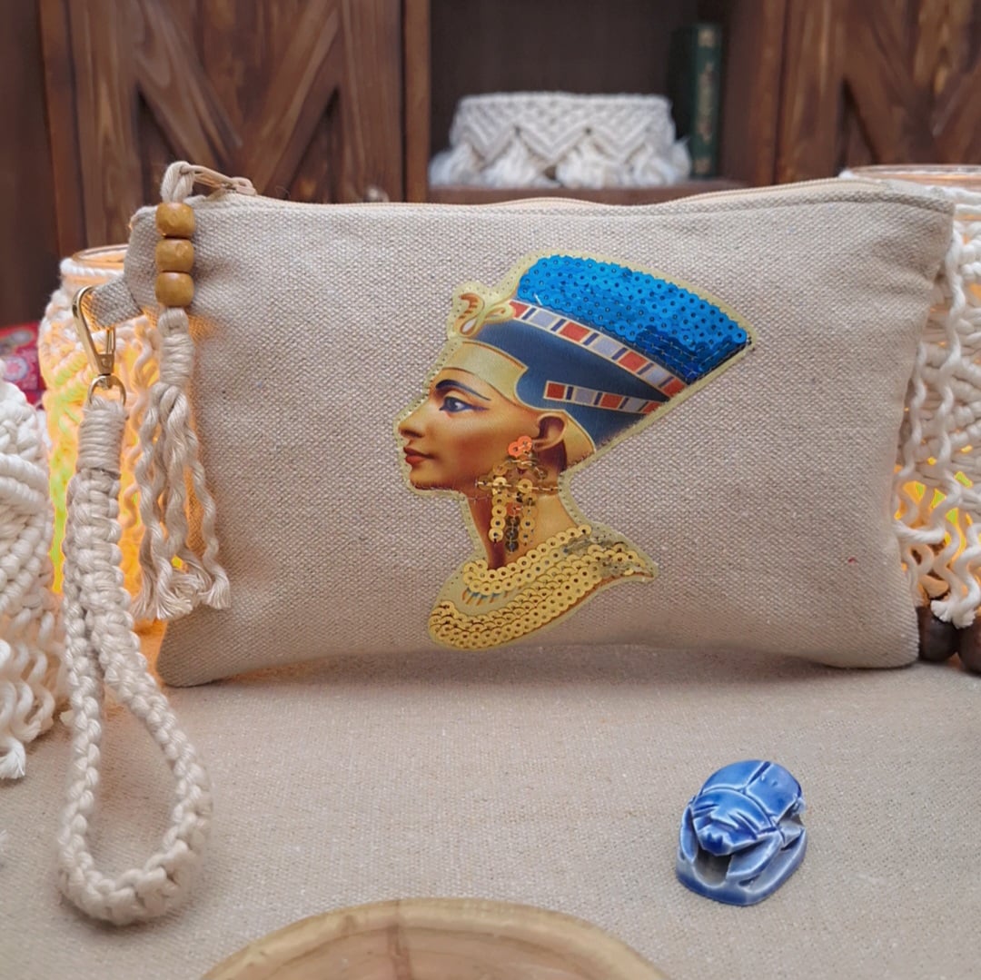 Clutch Queen Nefertiti 3 Snapchat 1372177484