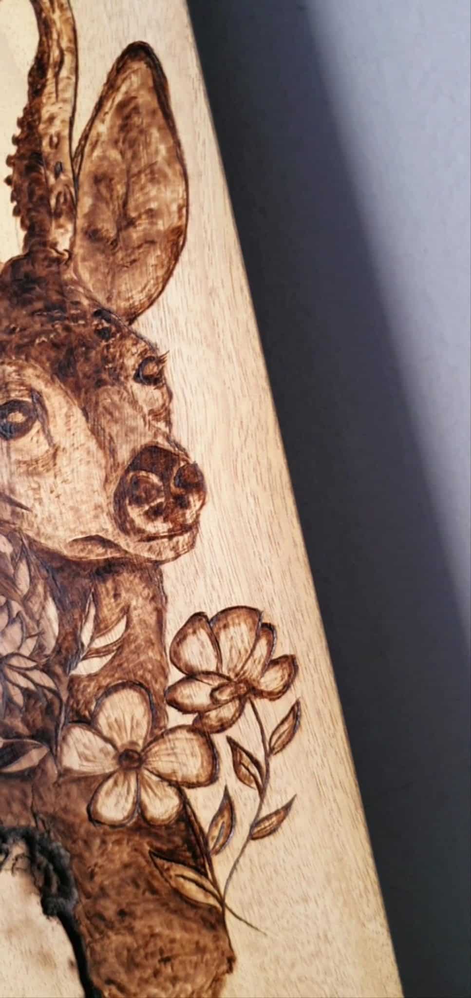 The Dear Deer Wall Art 2 غزالة خشب