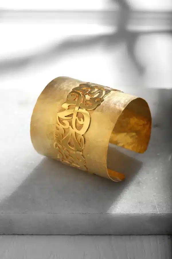 cuff ولنا في الخيال حياة