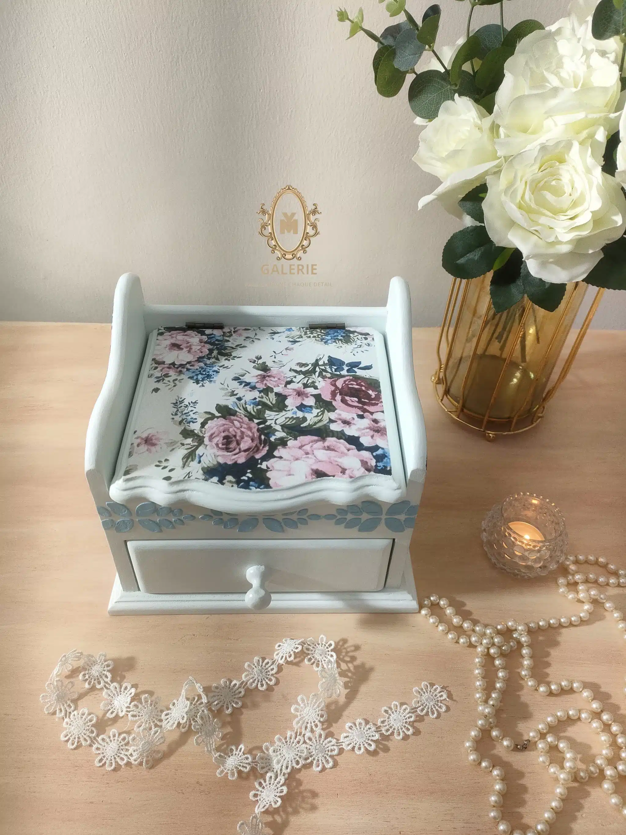 White floral organizer 1 White floral organizer