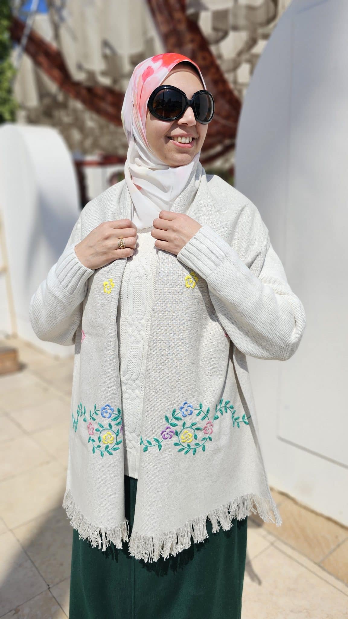 Roses Hand-embroidered Natural Cotton Shawl 3 20250228 1128531 scaled