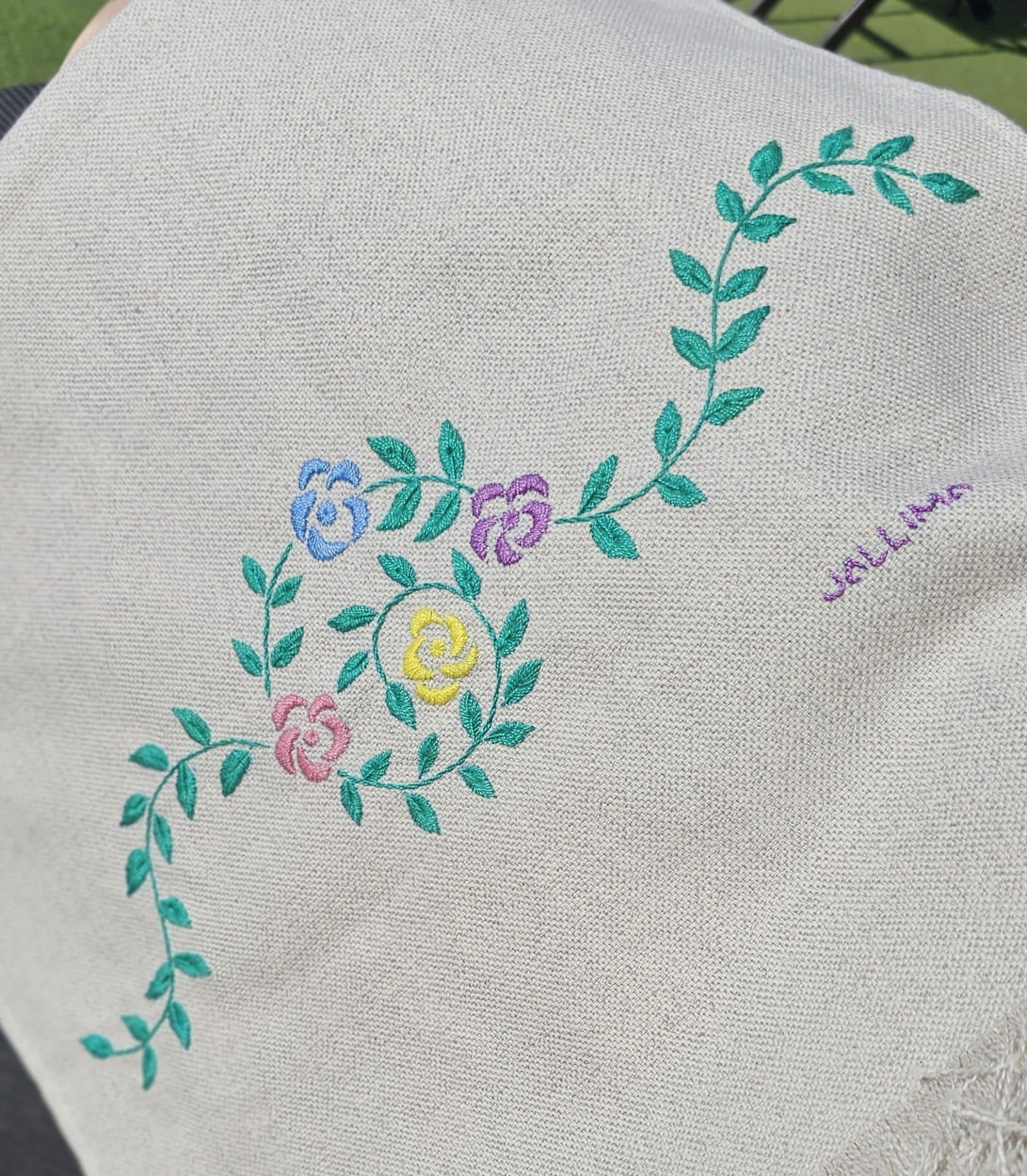 Roses Hand-embroidered Natural Cotton Shawl 2 20250303 1309291 scaled