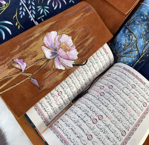Flowery leather quraan cover