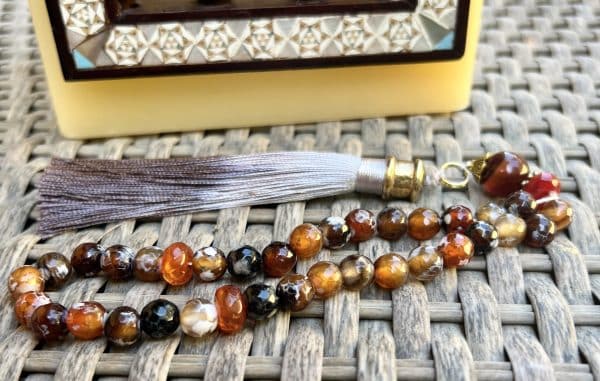 Agate, 33 beads Sebha, prayer beads with long tassel