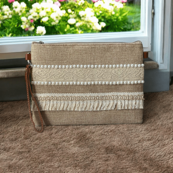 Beige clutch with pearly arabic calligraphy