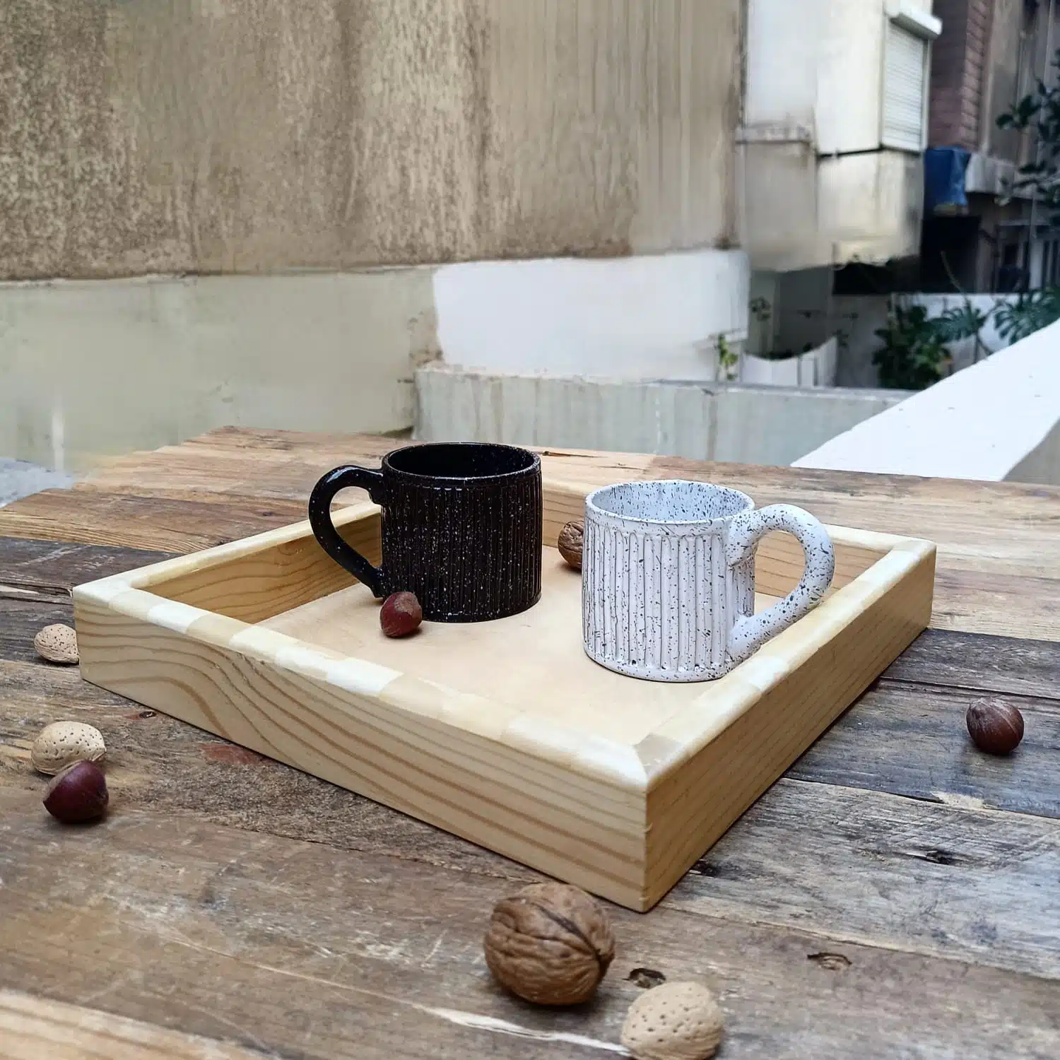 صينية مربعة خشب سويد . بإطار صدف . 1 صينية مربعة خشب سويد . بإطار صدف .