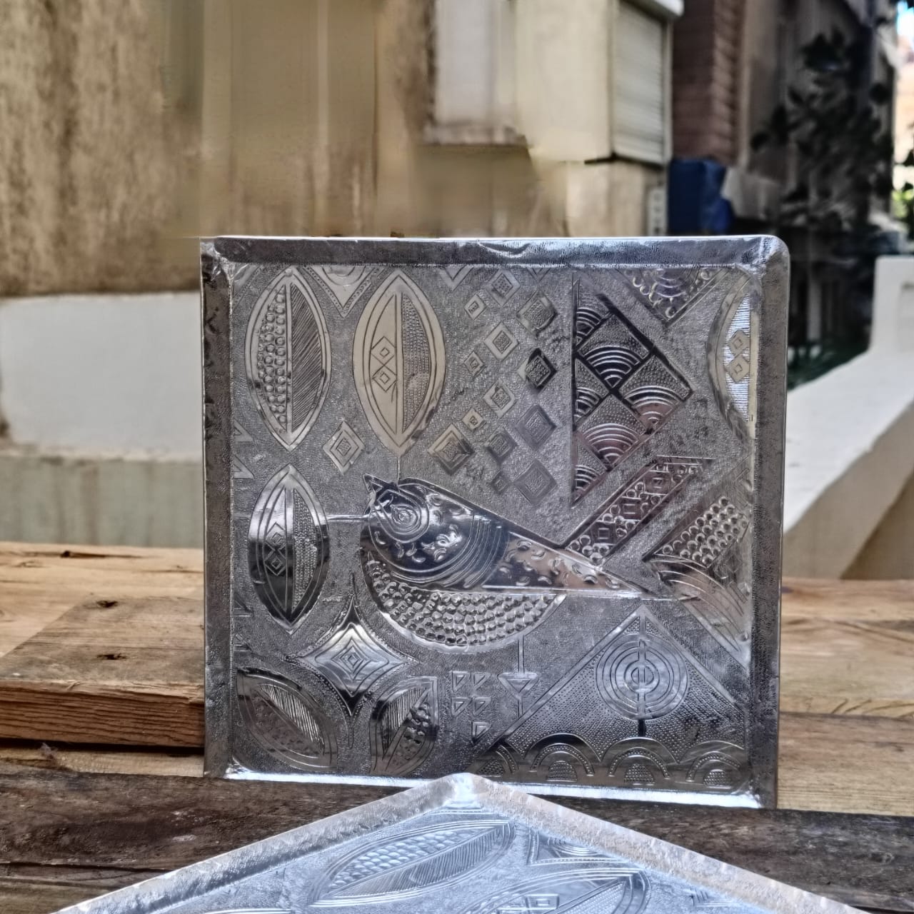 صينية مربعة الومنيوم نقش شعبى يدوى 1 صينية مربعة الومنيوم نقش شعبى يدوى