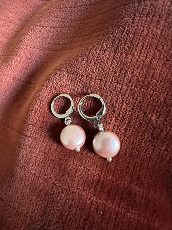 off-white Pearl earrings