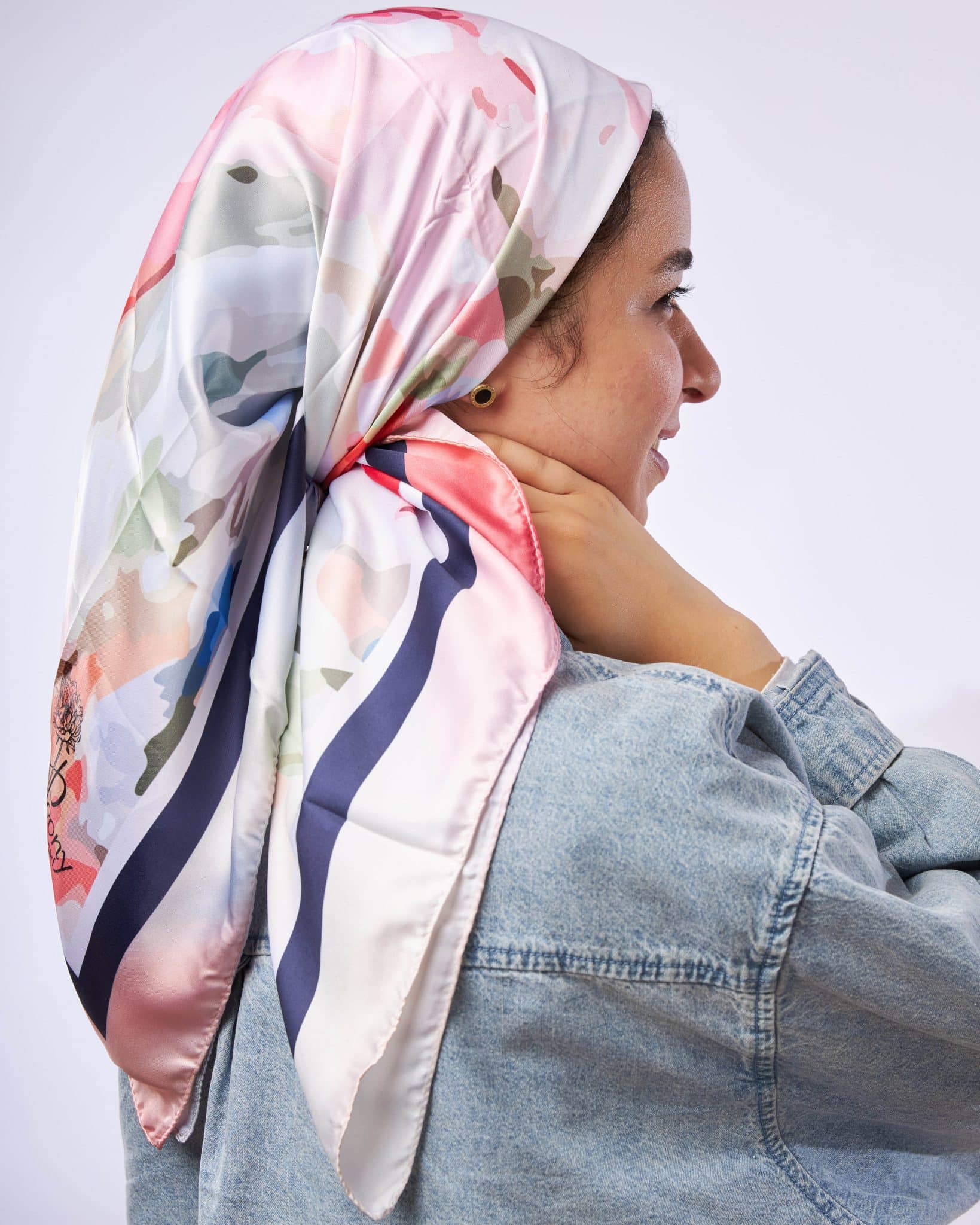 Bastela Square scarf 2 0J4A5563 scaled