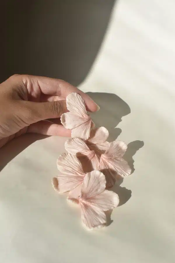Shimmering Lily Blossoms - Cashmere 02