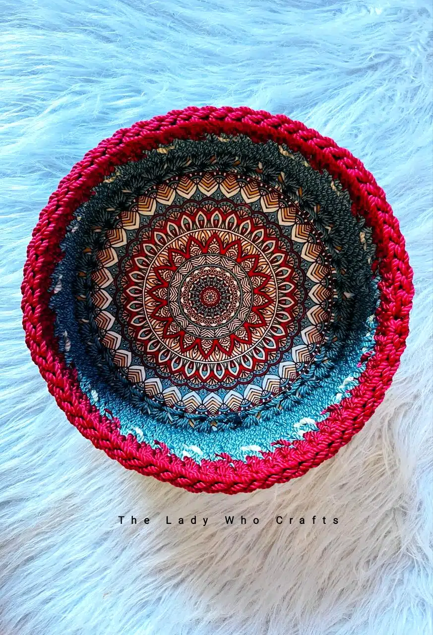 Crochet basket with wooden base ❤️🤍 1 Crochet basket with wooden base ❤️🤍