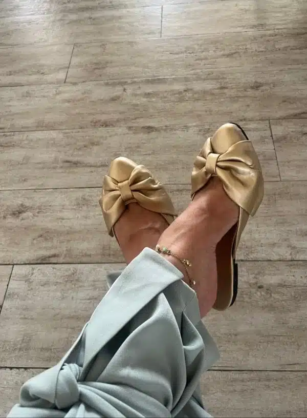 Leather bow mule
