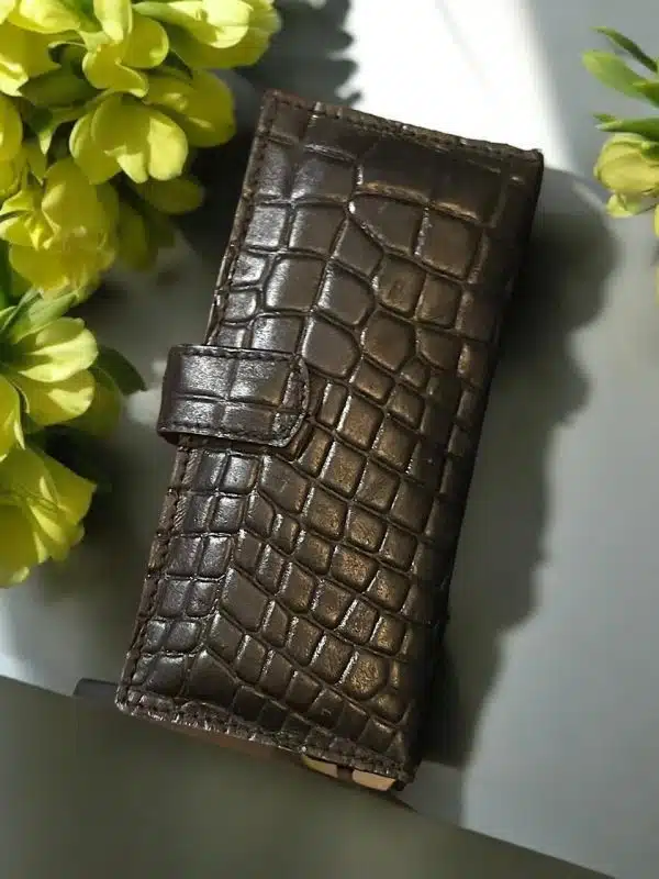 Natural leather long wallet black crocodile with magnet lock