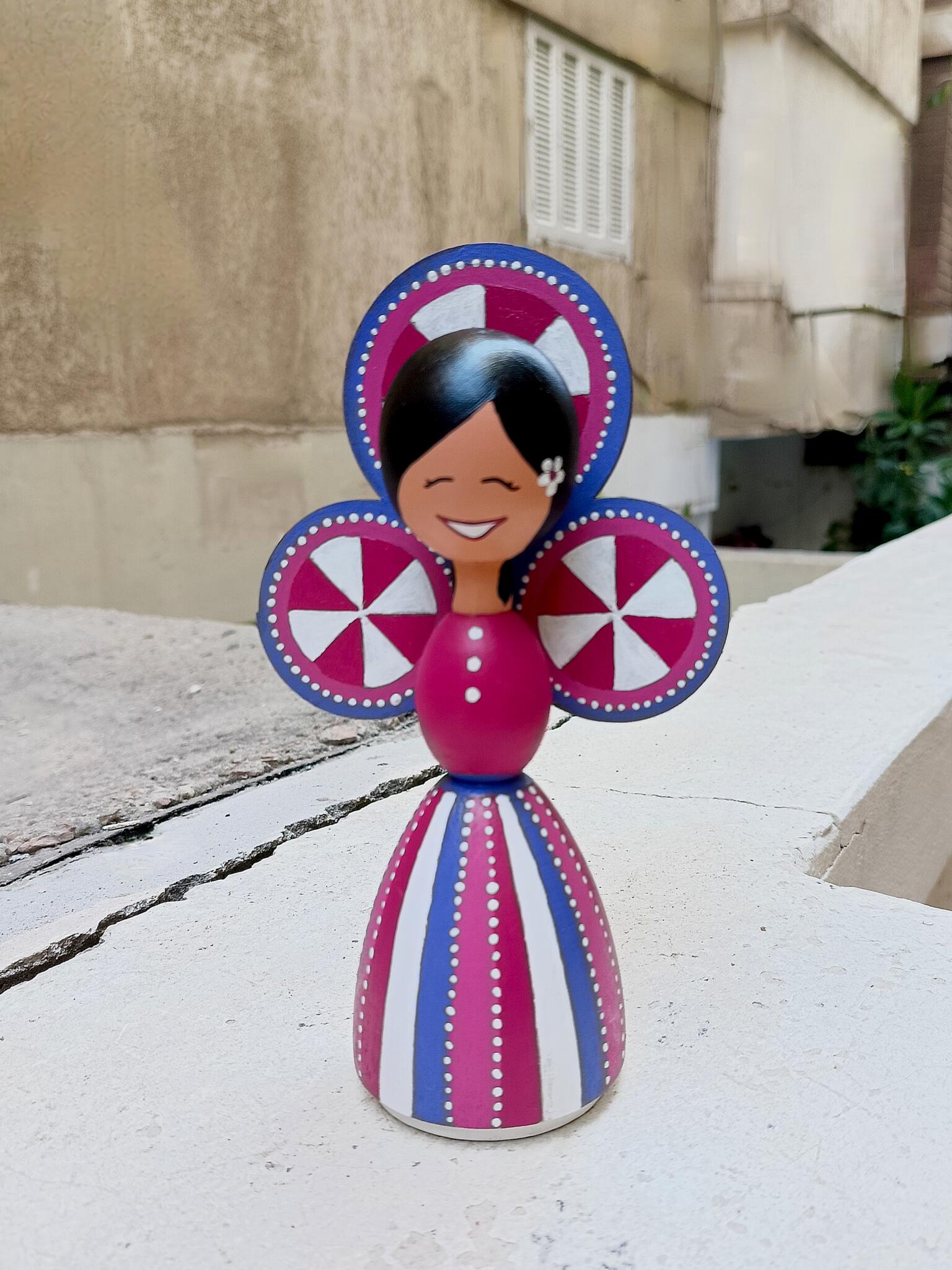 عروسة مولد خشب رسم يدوي 1 عروسة مولد خشب رسم يدوي