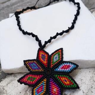 عقد نجمة سوداء مايكرو مكرمية شغل يدوى