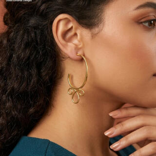 Gold plated curved wire earrings (E179XG)