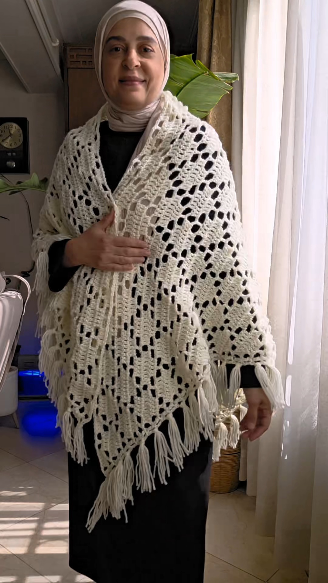 Vintage offwhite shawl 4 2025 11 20 1255131631