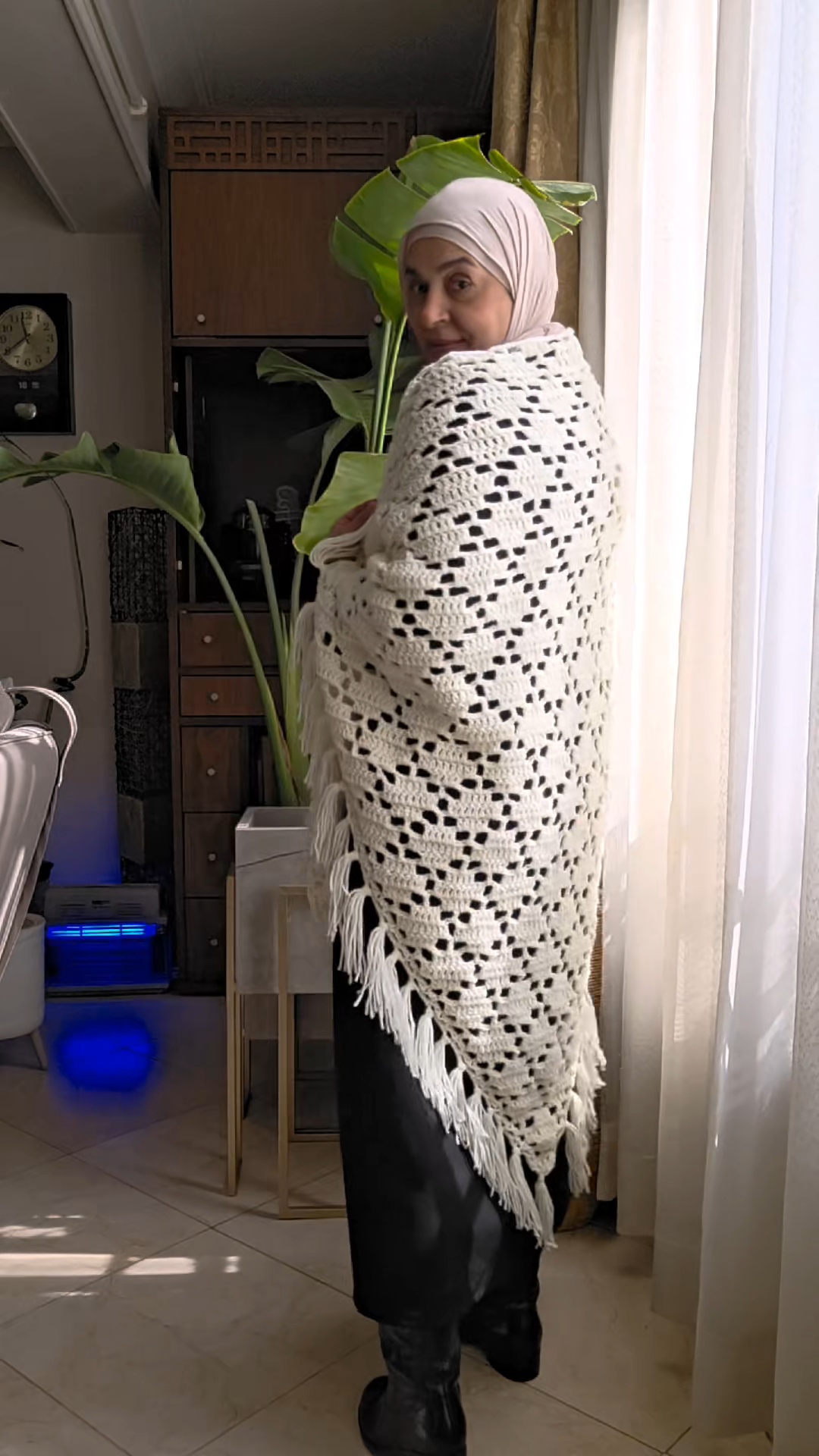 Vintage offwhite shawl 2 2025 11 20 1255131634