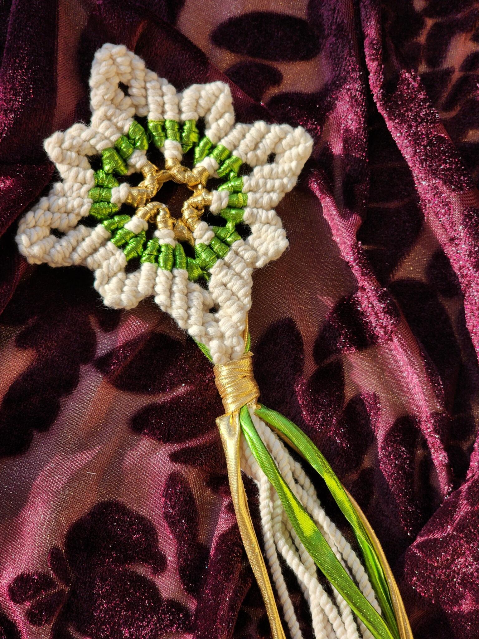 Green and white macrame Christmas tree star. 2 20251202 135657 scaled