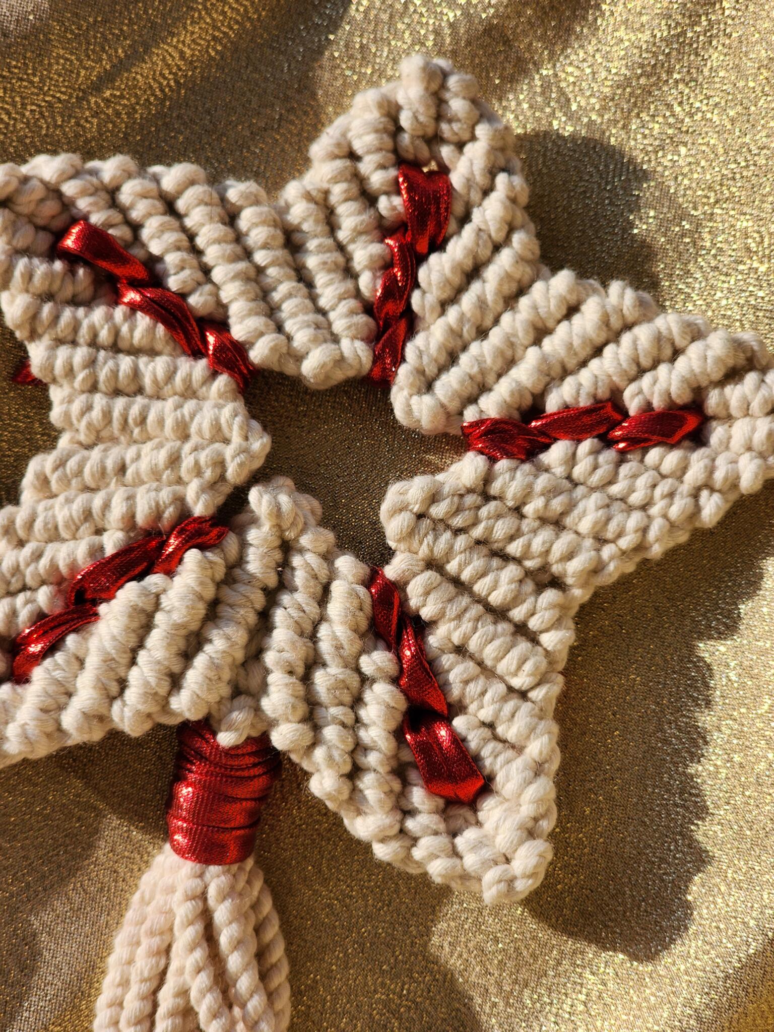 Red and white macrame Christmas tree star 3 20251202 141238 scaled