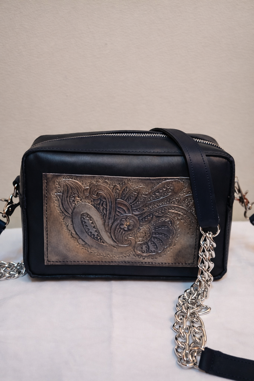 شنطة كروس كحلي جلد طبيعي نقش يدوي | Hand-Embossed Navy Leather Crossbody Bag 2 Hand-Embossed Navy Leather Crossbody Bag