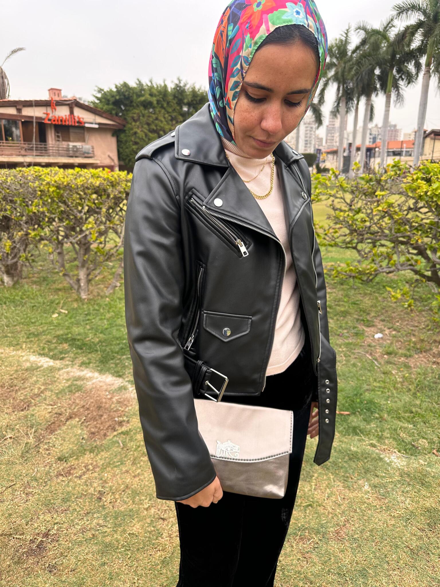 Best seller Crossbag metallic grey 8 IMG 20260206 WA0154 scaled