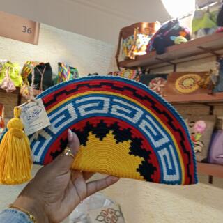 Moon clutch