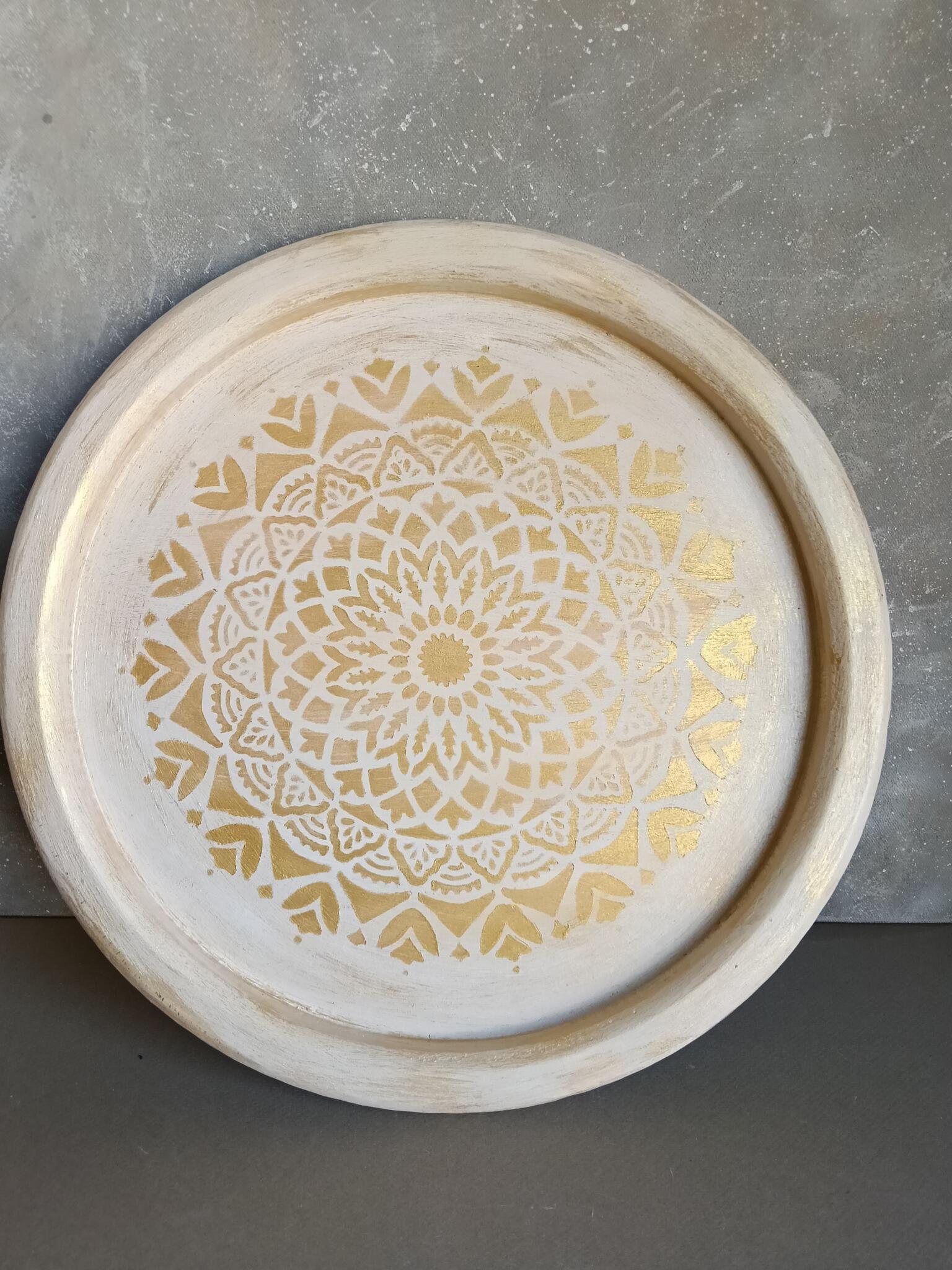 Round gold tray 1 Round gold tray