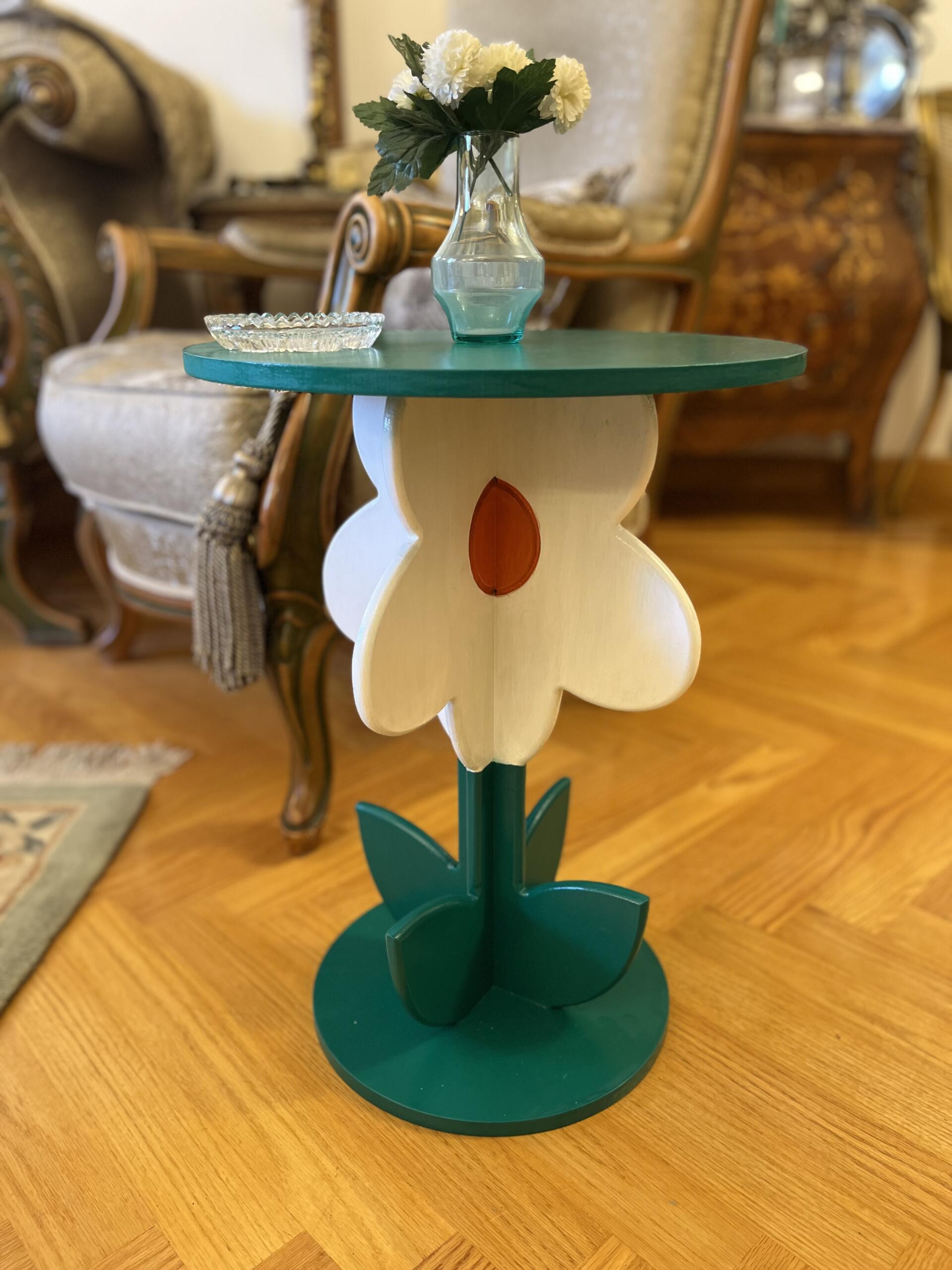 ترابيزه علي شكل ورده من الخشب 1 ترابيزه علي شكل ورده من الخشب