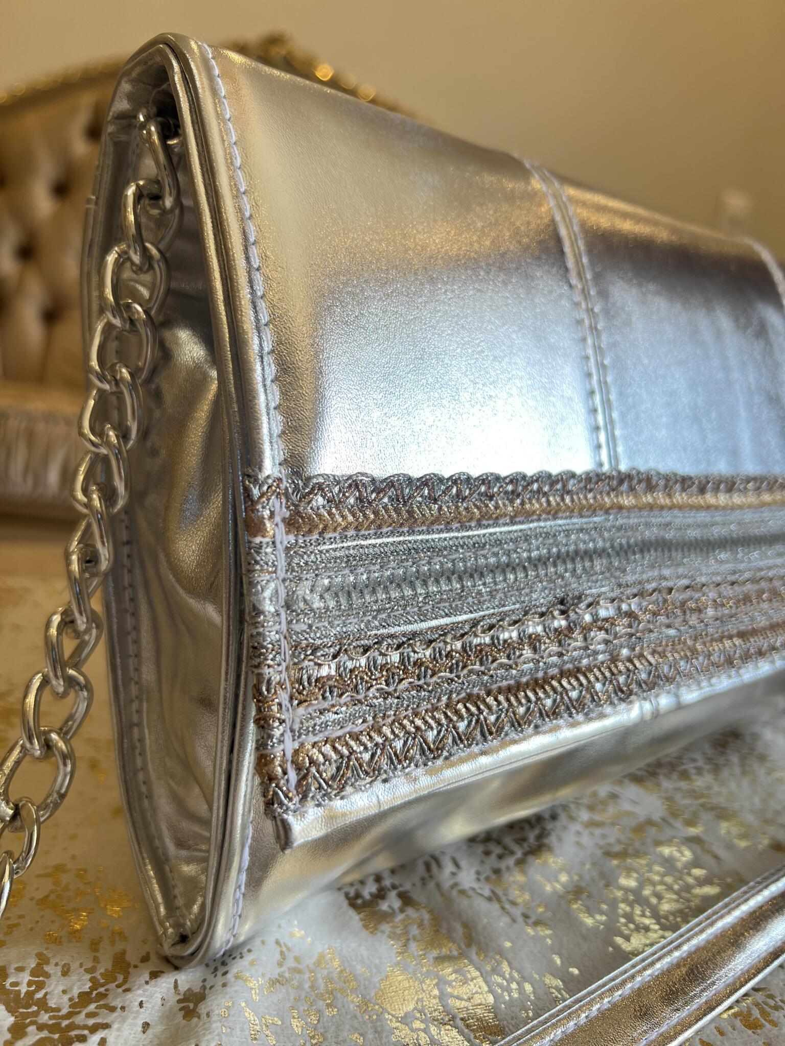 Corals Glow Luxe (silver) 2 IMG 1745 2 scaled